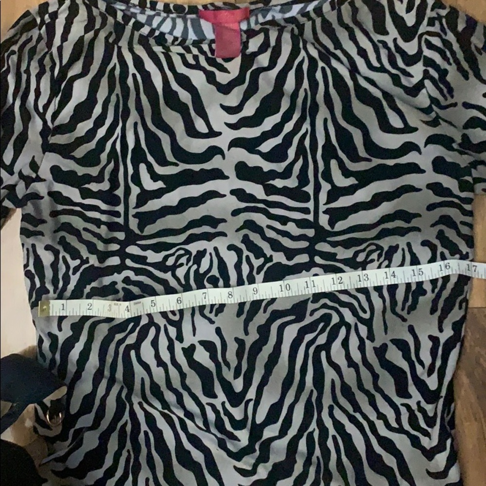 Animal Print Top - Picture 4 of 4